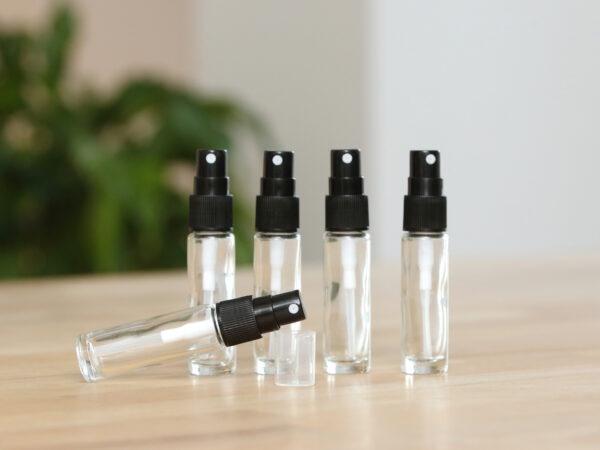 Entdecke unsere klassische ‚Basic‘-Sprayflasche im 5er-Set. Die beliebte Basic Sprayflasche ist perfekt für Deine ätherische Öle geeignet.