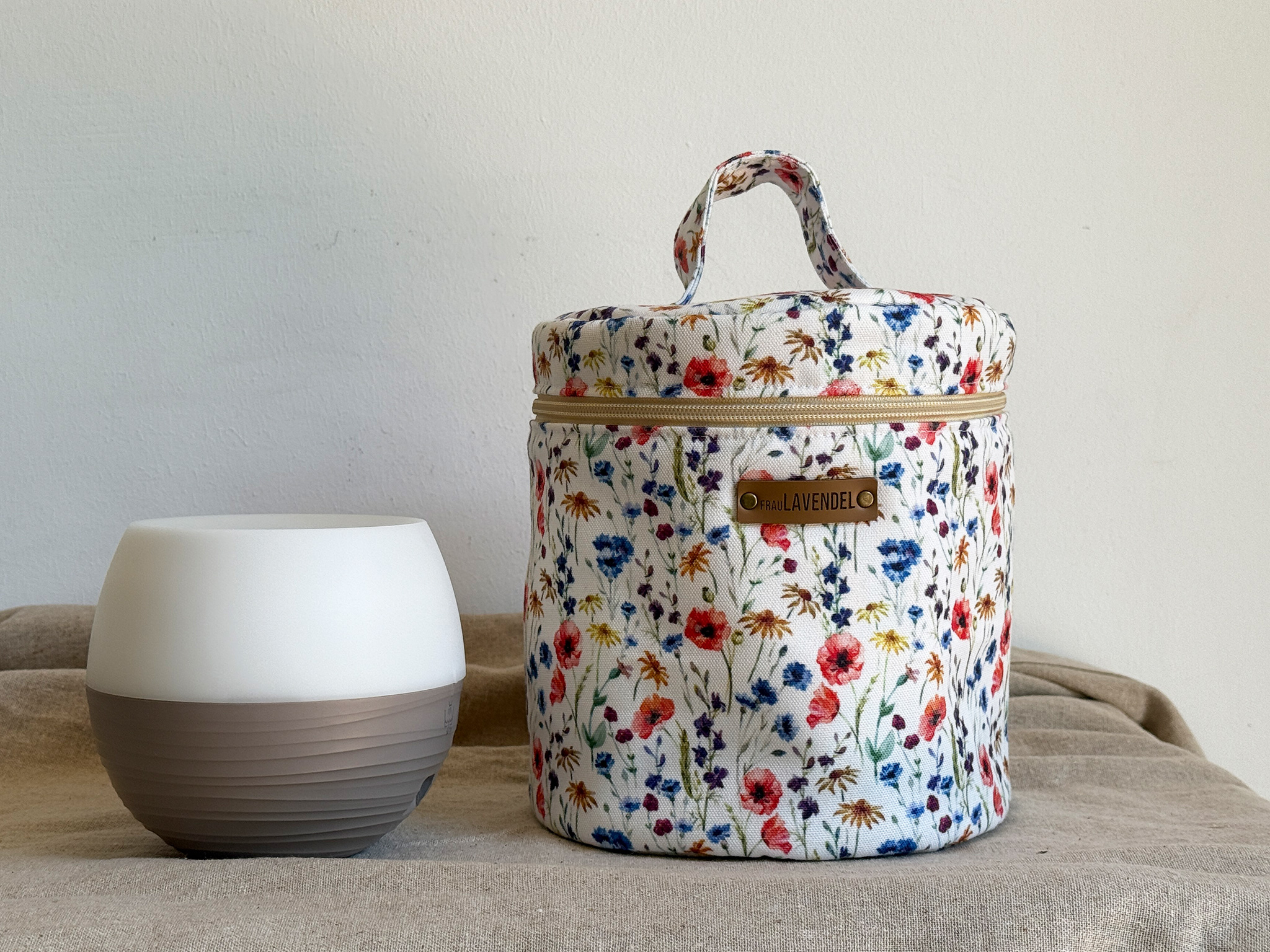 Handgefertigte Diffuser Bag Maxi (20x18 cm) – sicherer Transport für Deinen Diffuser & Öle. Stilvoll, gepolstert & praktisch für unterwegs.