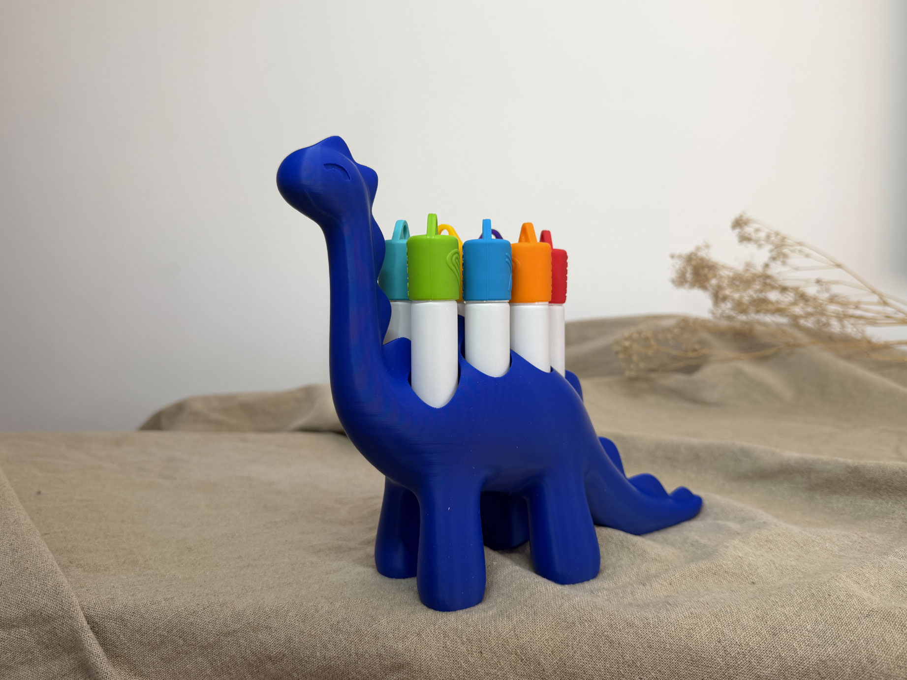 Roll-On Halter im Dino-Design mit 7 Steckplätzen für ätherische Öle. Aus recyceltem Kunststoff im 3D-Druck. Bunt, praktisch & nachhaltig.