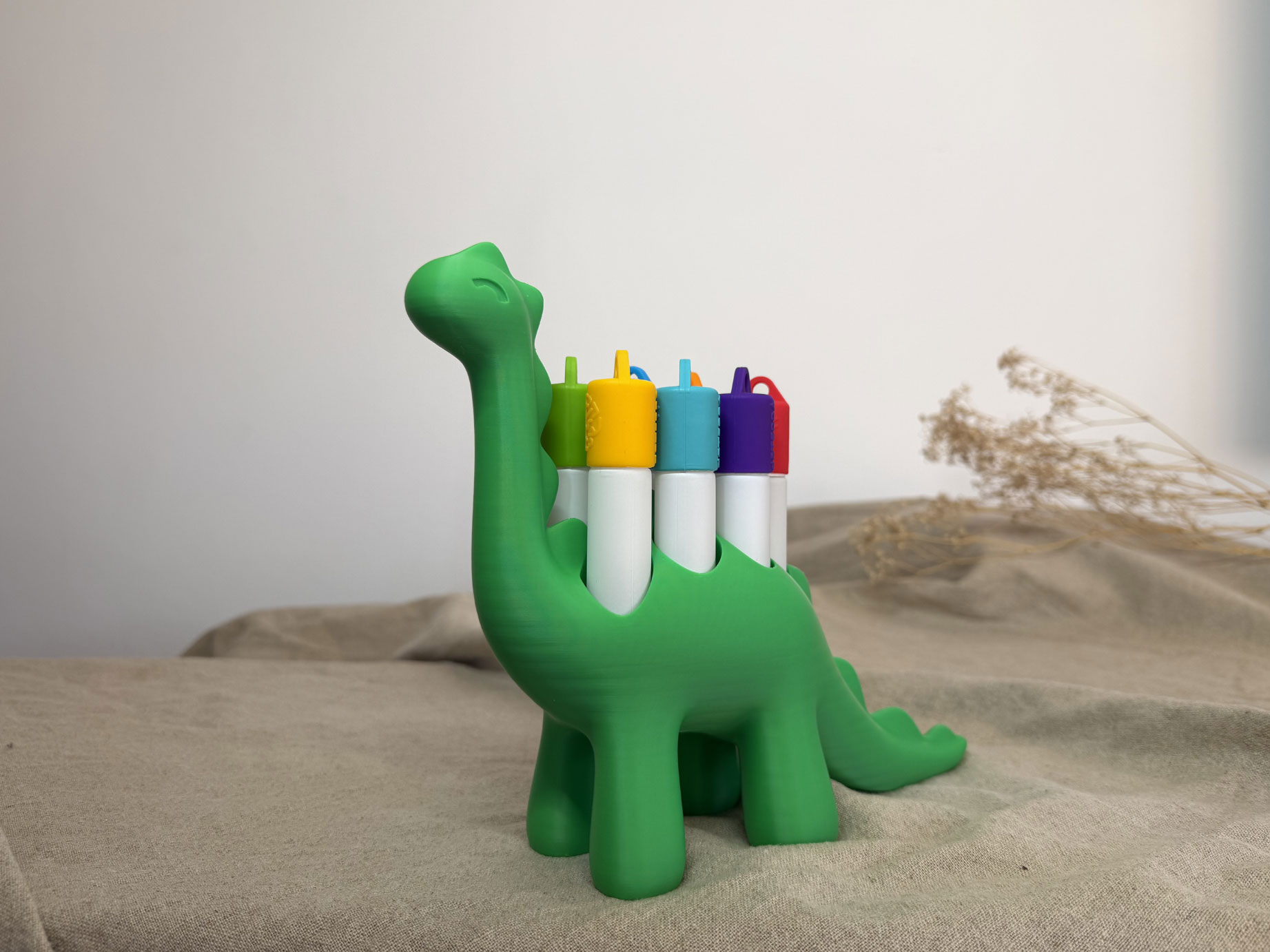 Roll-On Halter im Dino-Design mit 7 Steckplätzen für ätherische Öle. Aus recyceltem Kunststoff im 3D-Druck. Bunt, praktisch & nachhaltig.