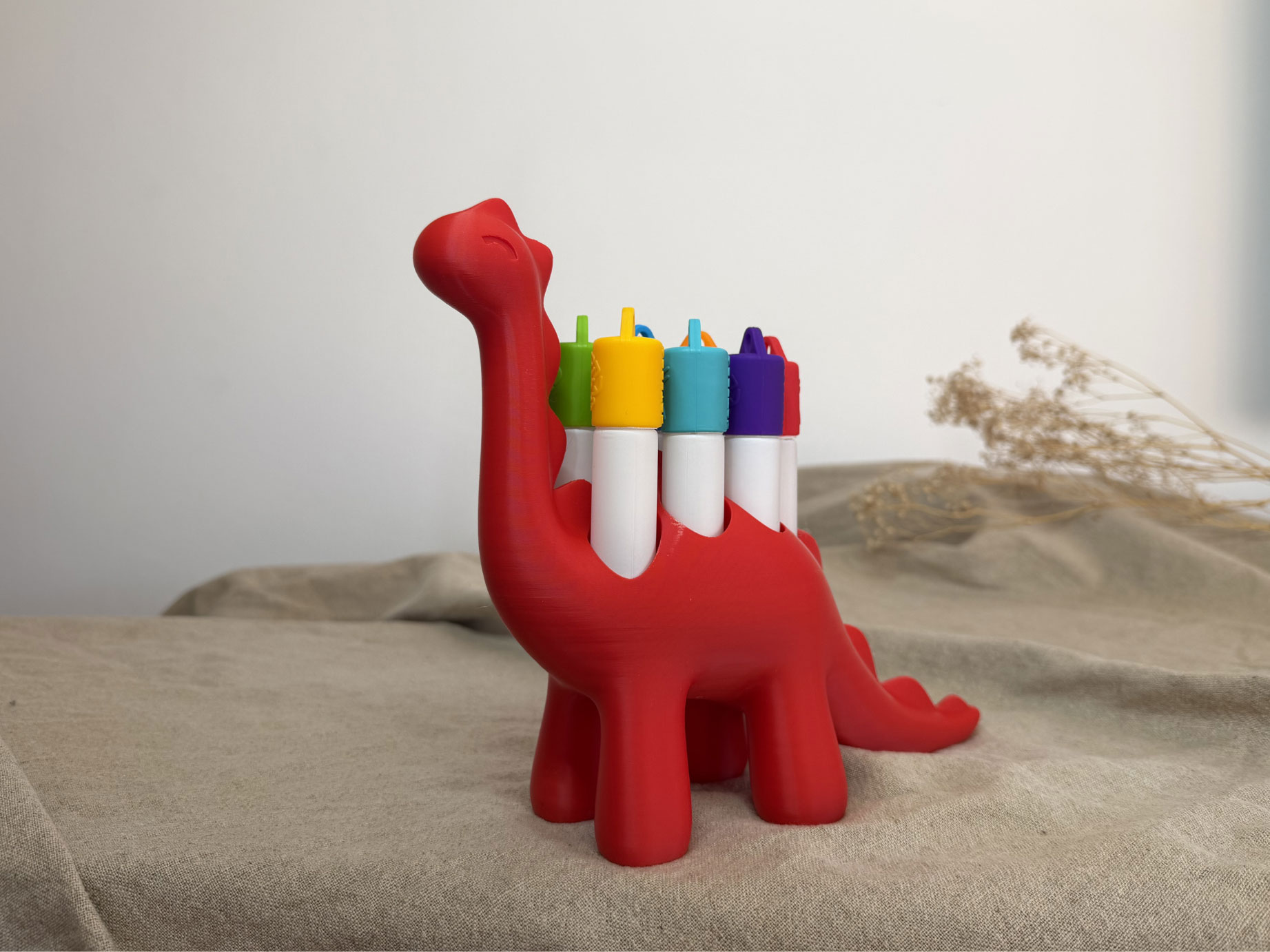 Roll-On Halter im Dino-Design mit 7 Steckplätzen für ätherische Öle. Aus recyceltem Kunststoff im 3D-Druck. Bunt, praktisch & nachhaltig.