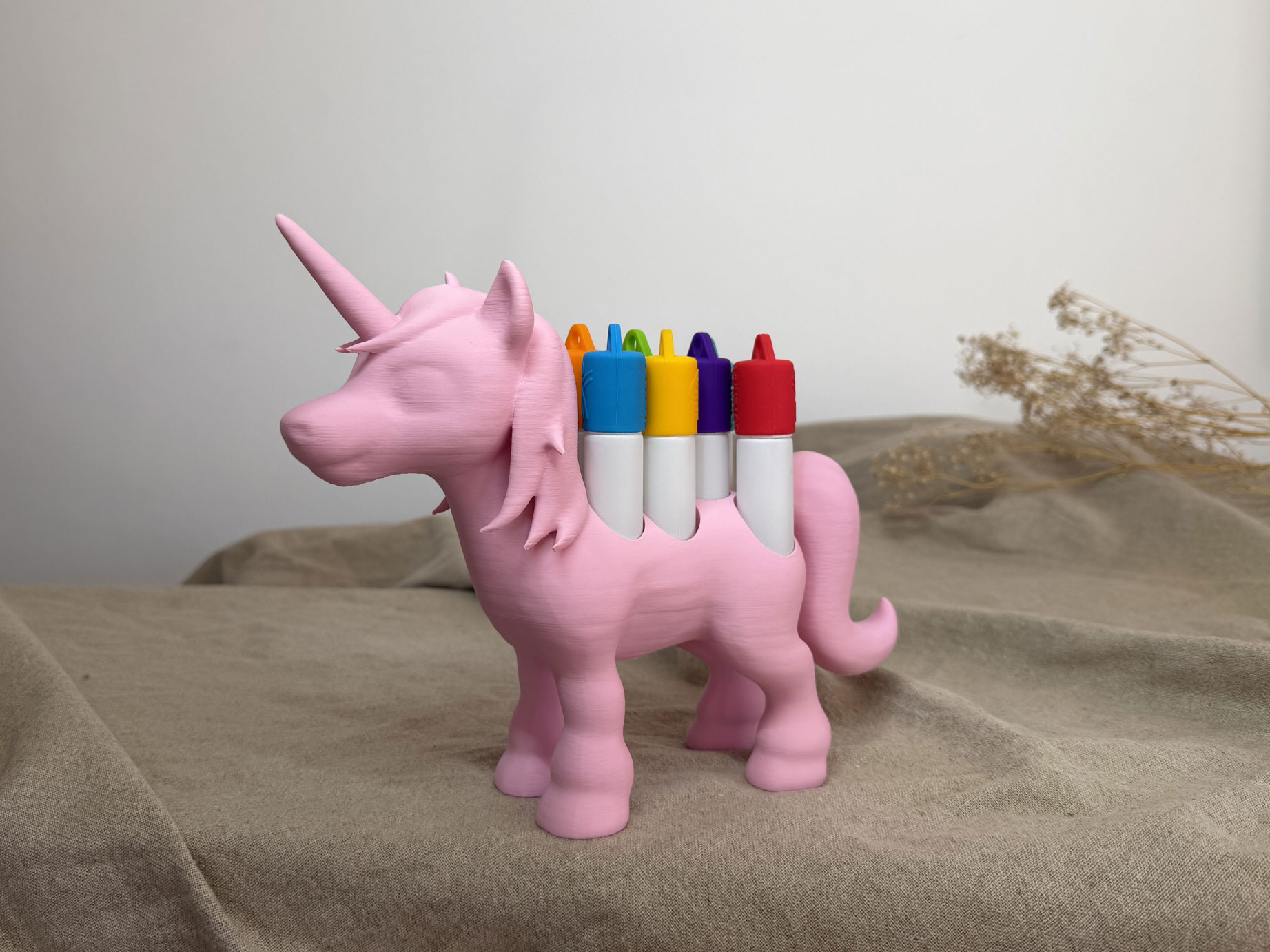 Süßer Roll-On Halter „Einhorn“ mit 7 Plätzen – perfekt für Kids-Öle. Aus recyceltem Kunststoff im 3D-Druck. Bunt, nachhaltig & kinderfreundlich.