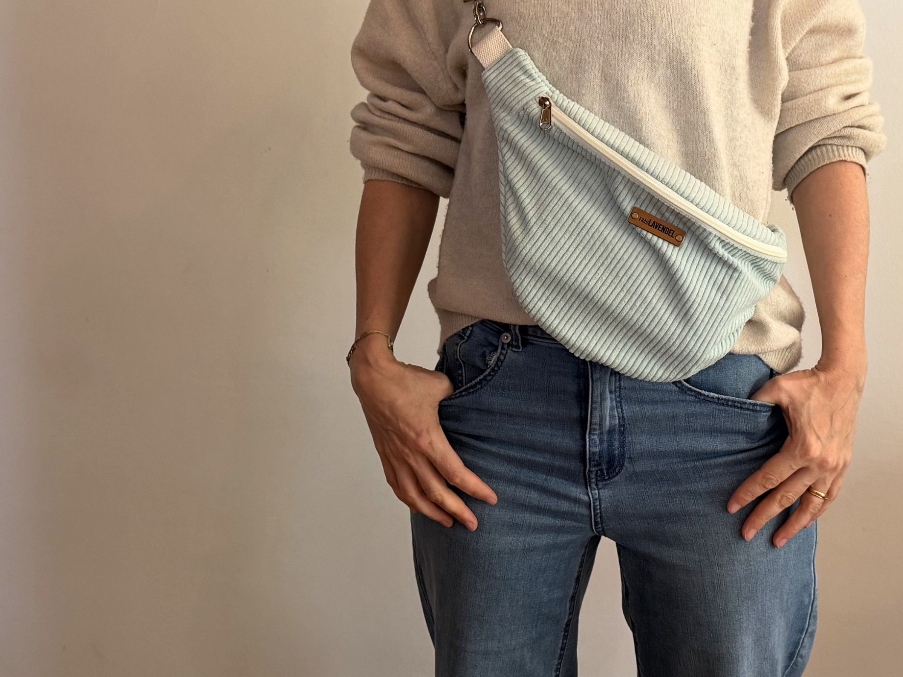 Bum Bag 'Cascade' – stilvolle Bauchtasche für Alltag & Reisen. Perfekt für Essentials & ätherische Öle. Leicht, praktisch & vielseitig tragbar.