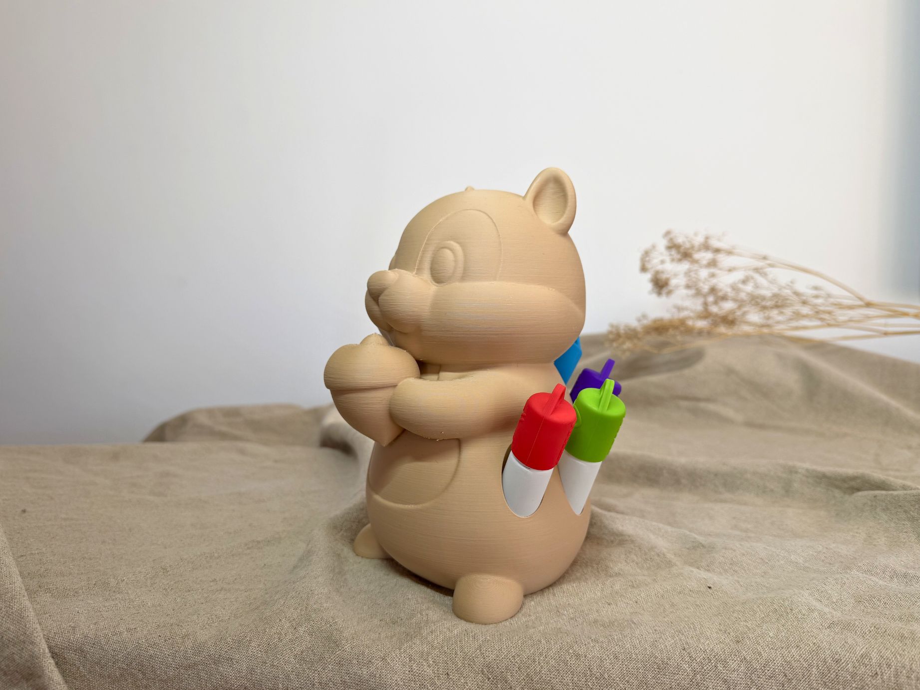 Roll-On Halter „Eichhörnchen“ in braun mit 7 Steckplätzen für Kids-Öle. Praktische Aufbewahrung für ätherische Öle im Kinderzimmer – liebevoll & einzigartig.