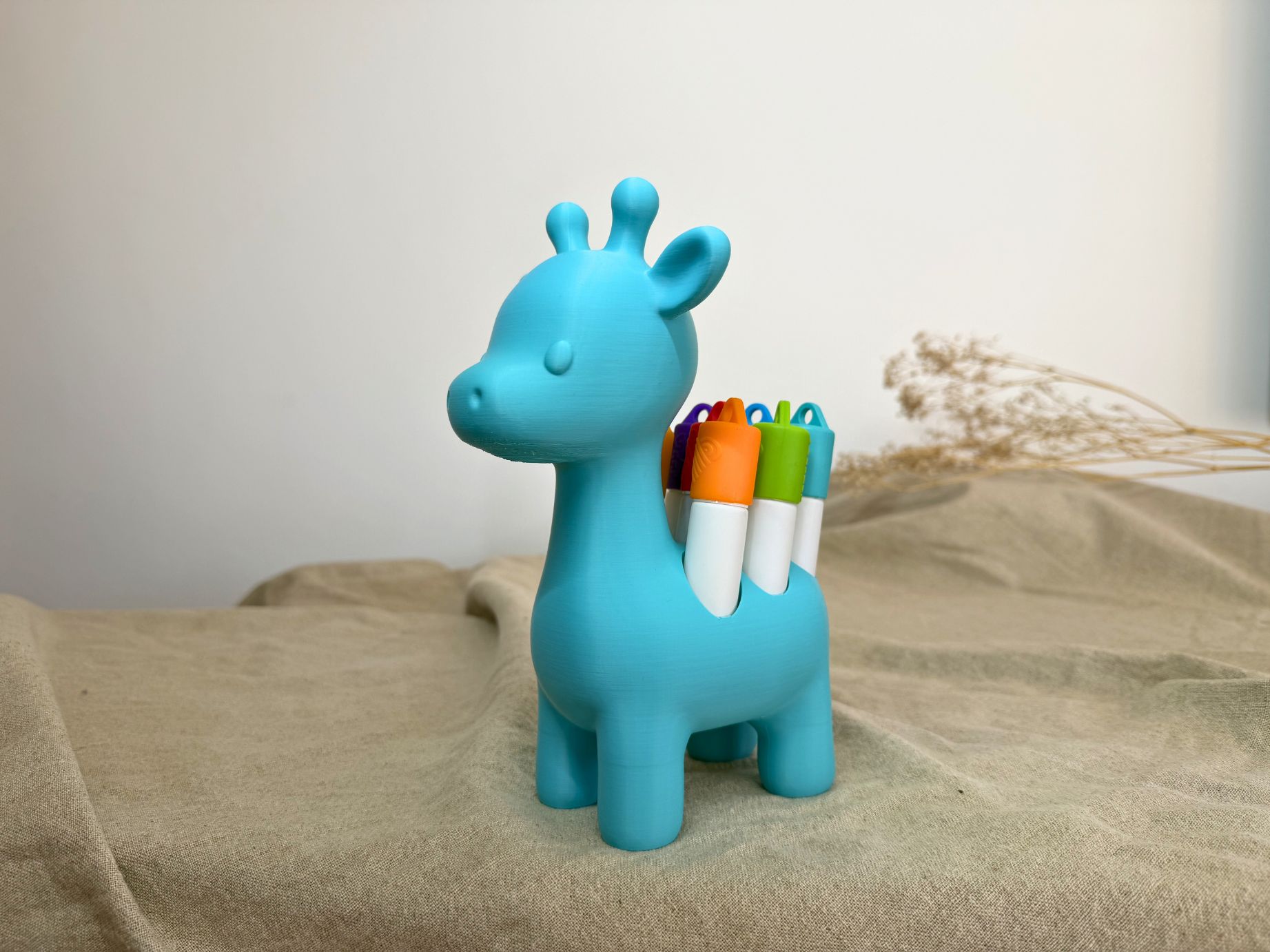 Roll-On Halter „Giraffe Mini“ Türkis mit 7 Steckplätzen für Kids-Öle. Süße Aufbewahrung für ätherische Öle im Kinderzimmer – praktisch & einzigartig.