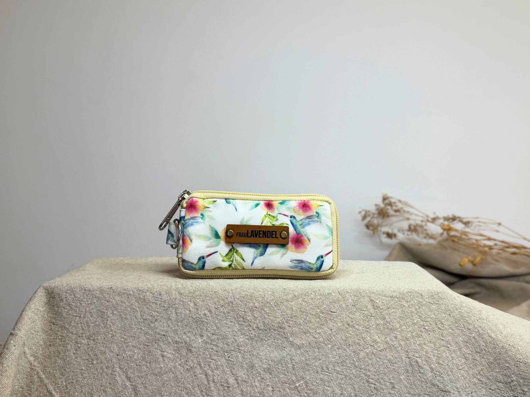Handgefertigte Keychain Sample Pouch 'Colibri' für 10 Öle (1-3 ml). Diese Schlüsselanhänger Tasche ist perfekt geeignet für unterwegs.